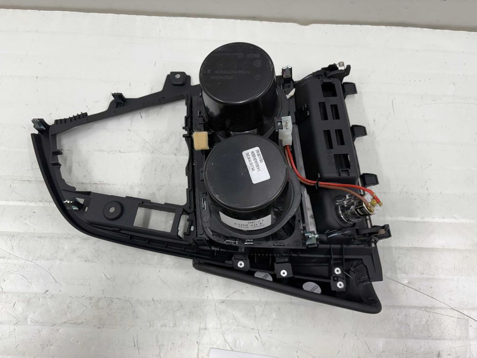 Предна част централна конзола / Поставка за чаши БМВ М3 Ф80 М4 Ф82 Ф83