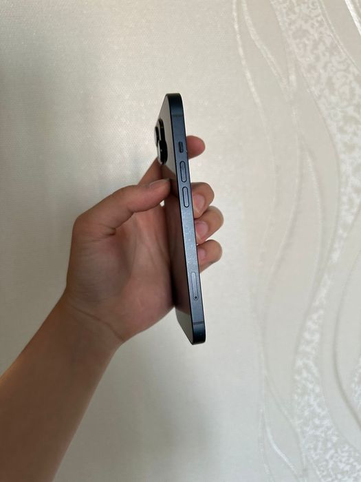 Продам айфон 13