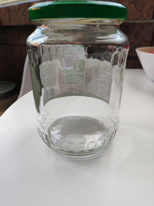 Буркани с винтови капачки- 0.25 евро /бр.