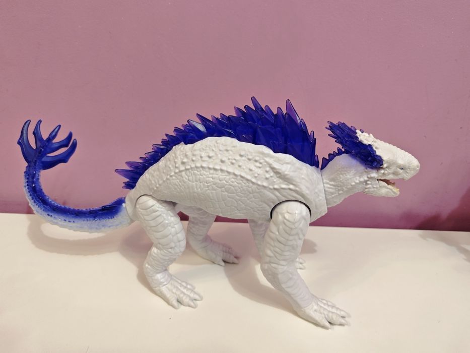 Godzilla x Kong фигури + подарък!