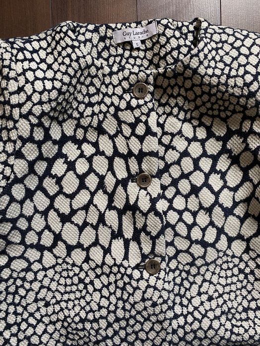 Комплект от леко палто с къса пола Guy Laroche