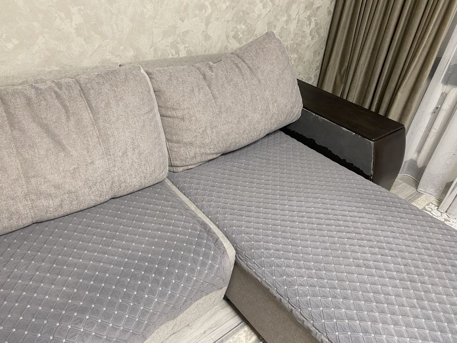 Продам диван угловой срочно