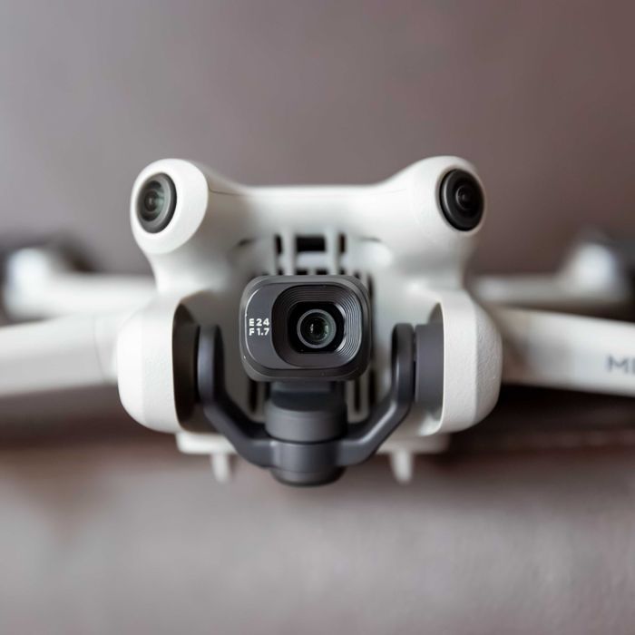 DJI Mini 4 Pro  (DJI RC 2) Stare impecabilă, 3 baterii, geantă