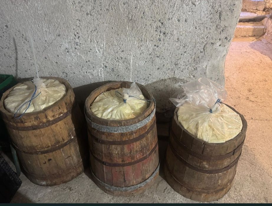 Telemea veche si burduf de oaie 100% maturata  de pe Valea Hartibaciului