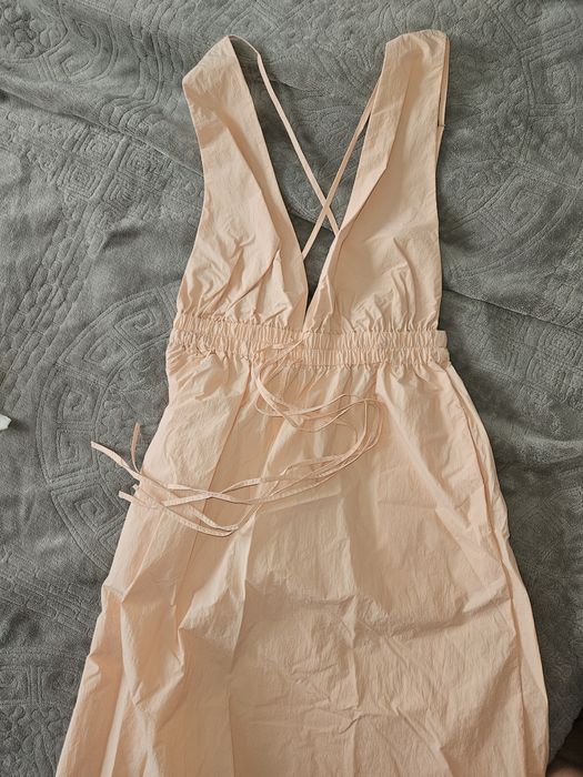 Рокля Zara с гол гръб