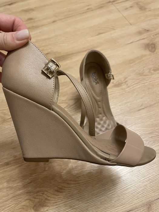 Босоножки удобные