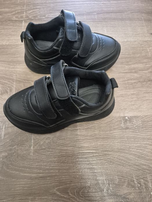 Продам детские осенние кроссовки, 30 размер