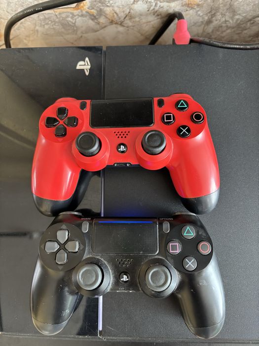 Продам консоль PS4