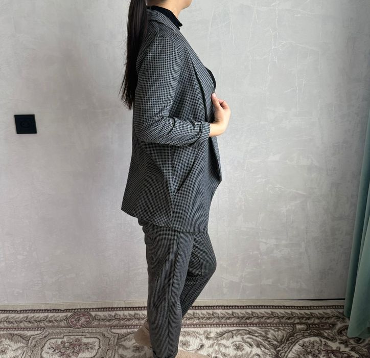 Женский костюм 42разм для девушек 16-17лет 2000тг