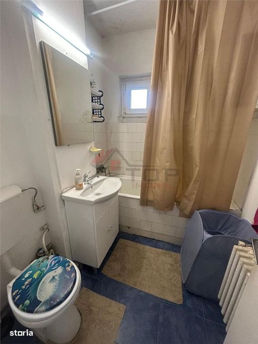 Alexandru - Piata Voievozilor, 3 camere decomandat 72mp, liber