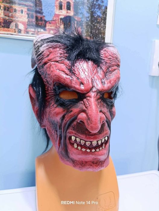 Латексова маска за празника Сурва