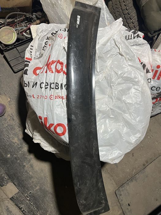 Ветровик заднего стекла на Е39