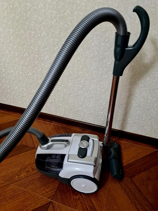 Продам пылесос.    .