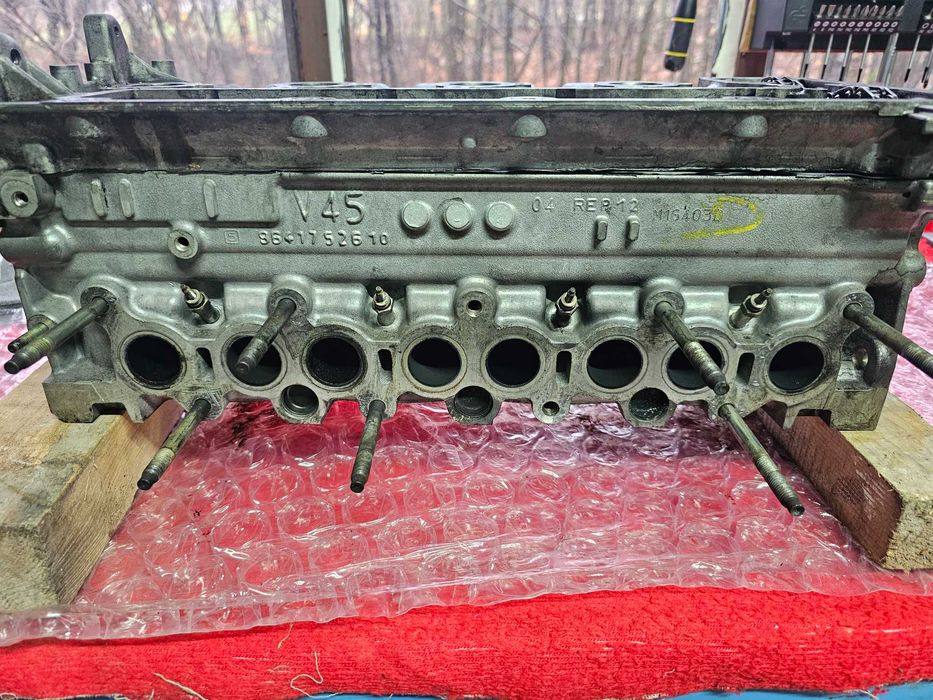 Продавам оборудвана цилиндрова  глава 2.HDi