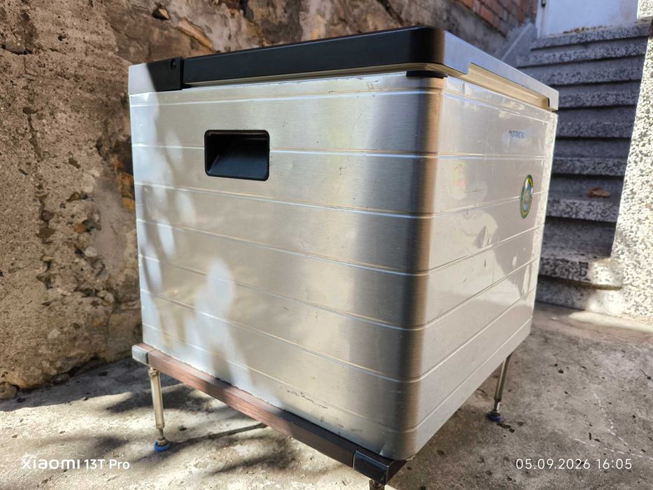 Продавам хладилник DOMETIK  40 l 12v 220v и газ