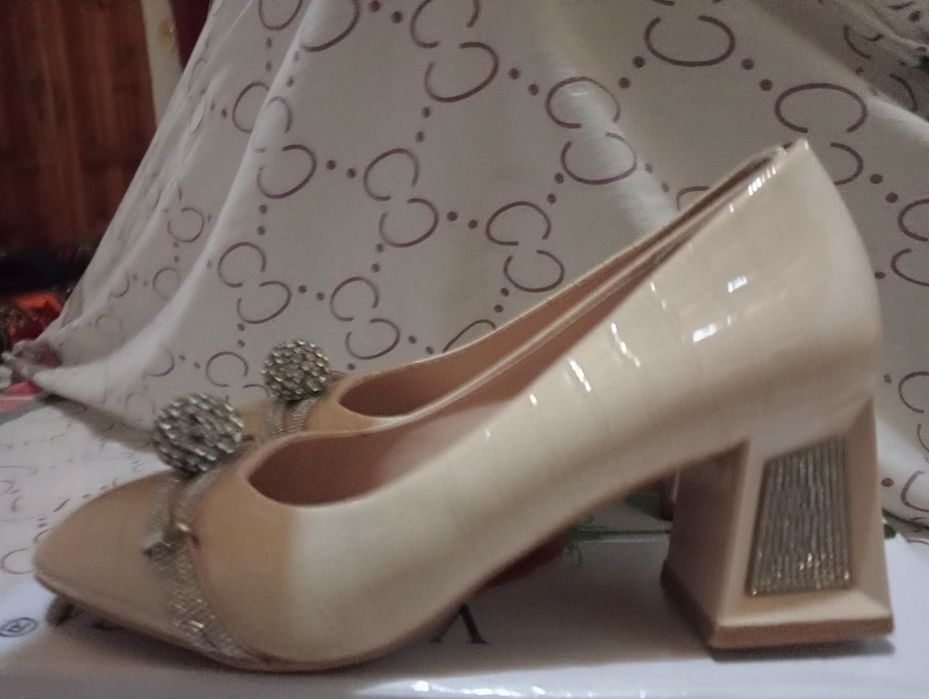 Yangi 38razmir boʻlish narxi 50ming