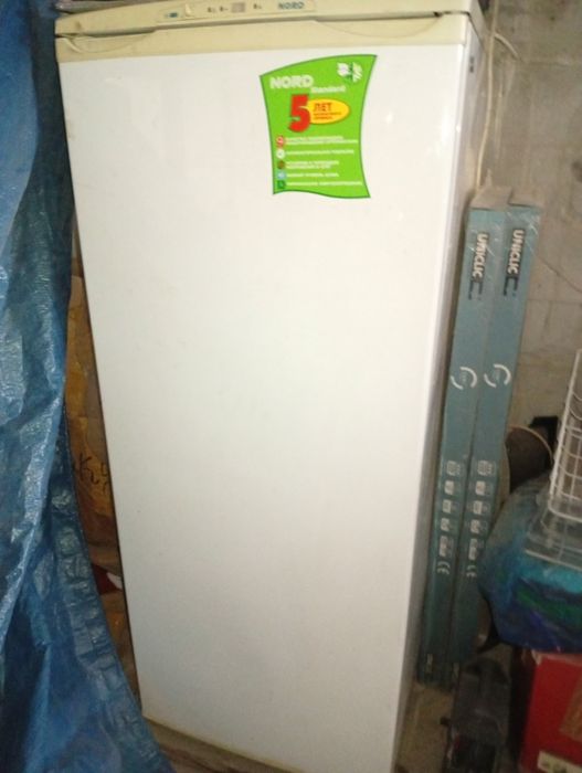 Продам морозильник.