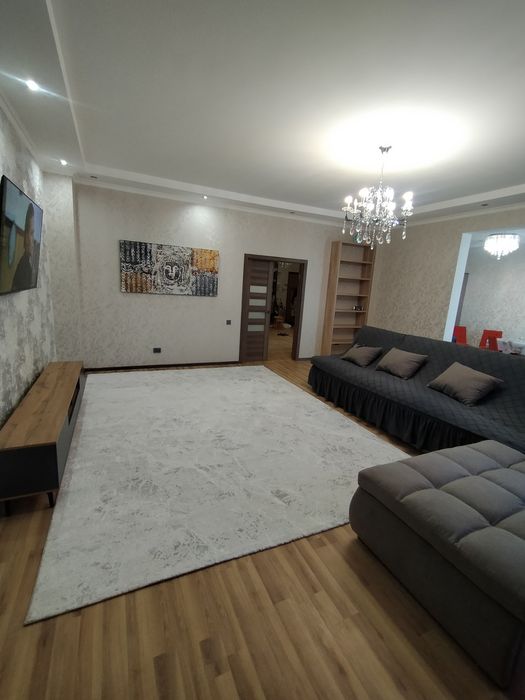 2ух.ком.130кв.м. ЖК Эмират 400тыс.+ ком.услуги Кенесары 4