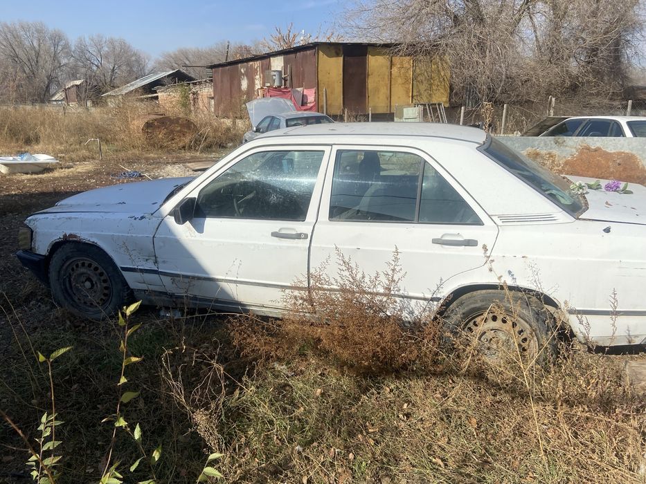 Мерседес 190/…..