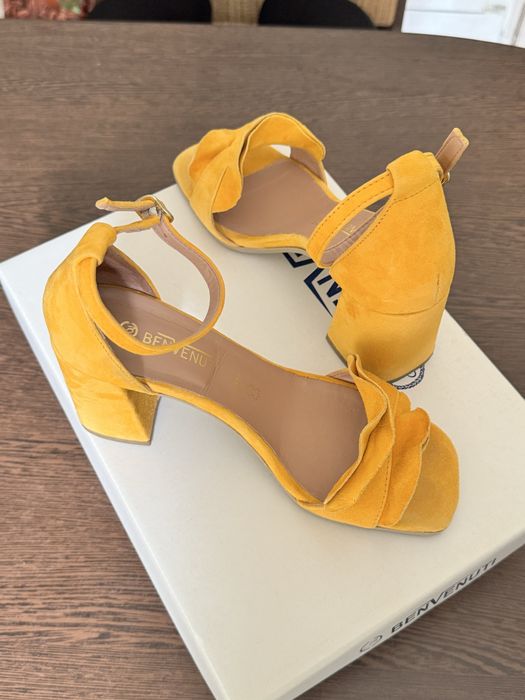 Sandale galbene, piele intoarsa, 36, Benvenuti