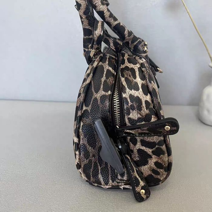 Сумка бренда Bershka