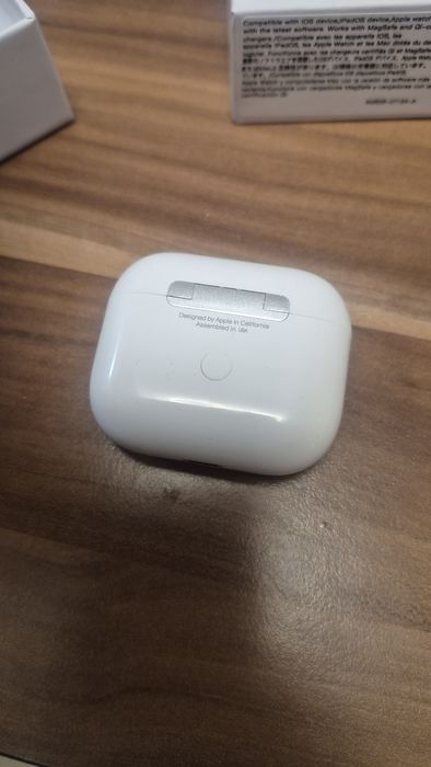Airpods generatia 3 NOI