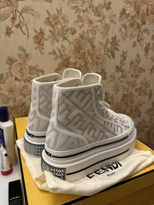 Bascheti Fendi noi originali