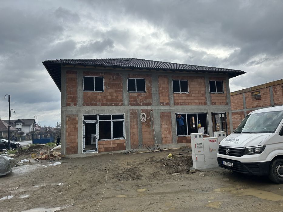 Constructii la rosu,fundatii,garduri,structura,meseriasi!