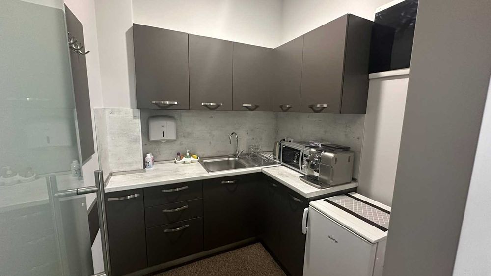 Дава се под наем Офис в София, Люлин 6 - 138 кв.м за 1250 € - Снимка #9