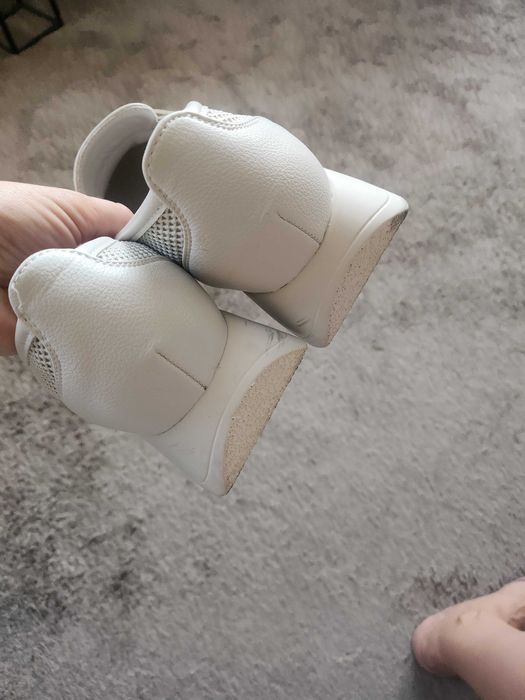 Макасини бели на платформа н.37