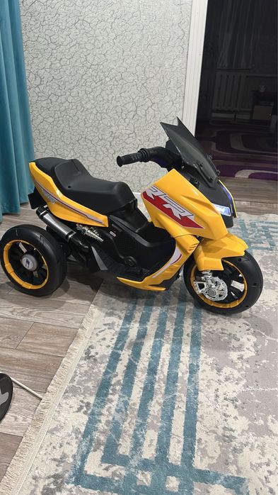 Велосипед детский и мотоцикл