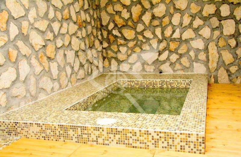 Продава се Хотел в с. Близнак, Област Бургас - 521 кв.м за 576 €/кв.м - Снимка #6