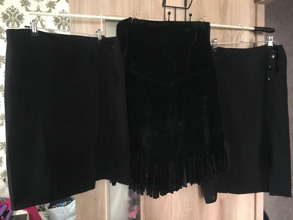 Блузки белые, юбки черные школьные