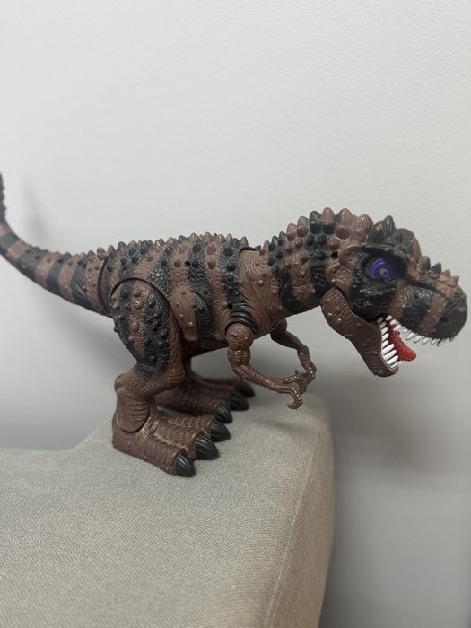 Динозавр на батарейках