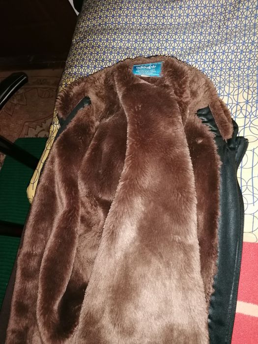 Vînd 2 geci și 1 cojoc 200lei