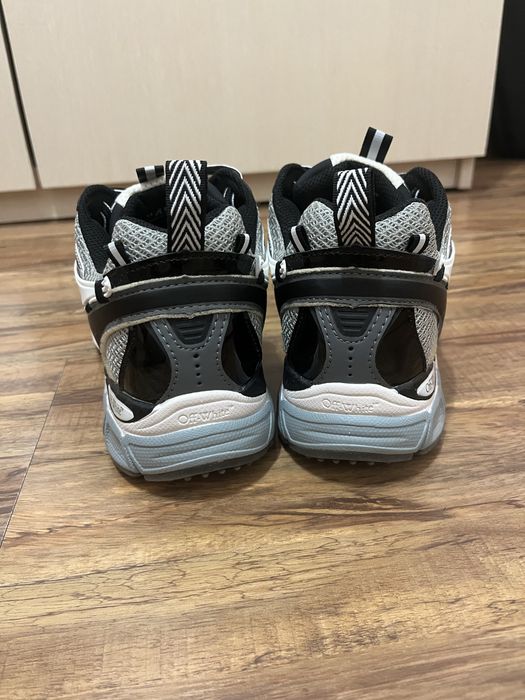 Off white обувки номер 45
