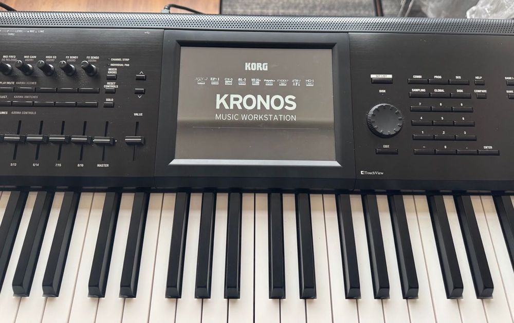 Korg Kronos 2 - 73 тежки клавиша, бонус покривало Custom