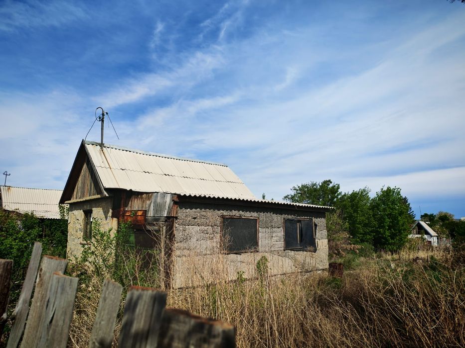 Продам дачу на Спутнике город Сатпаев.  Недорого.