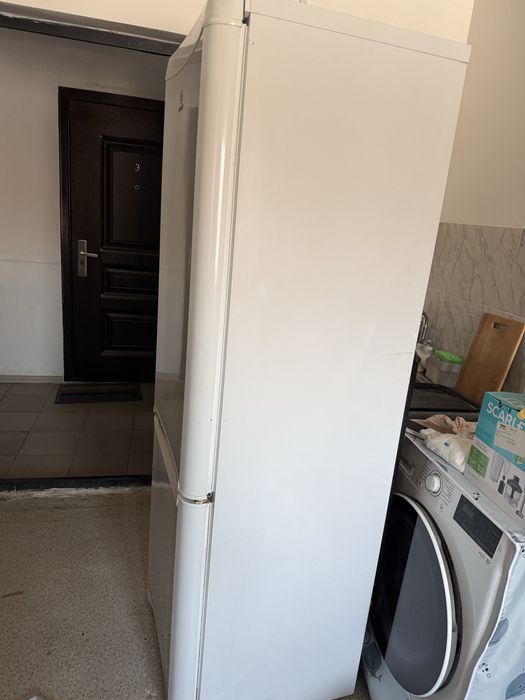 Продам холодильник INDESIT