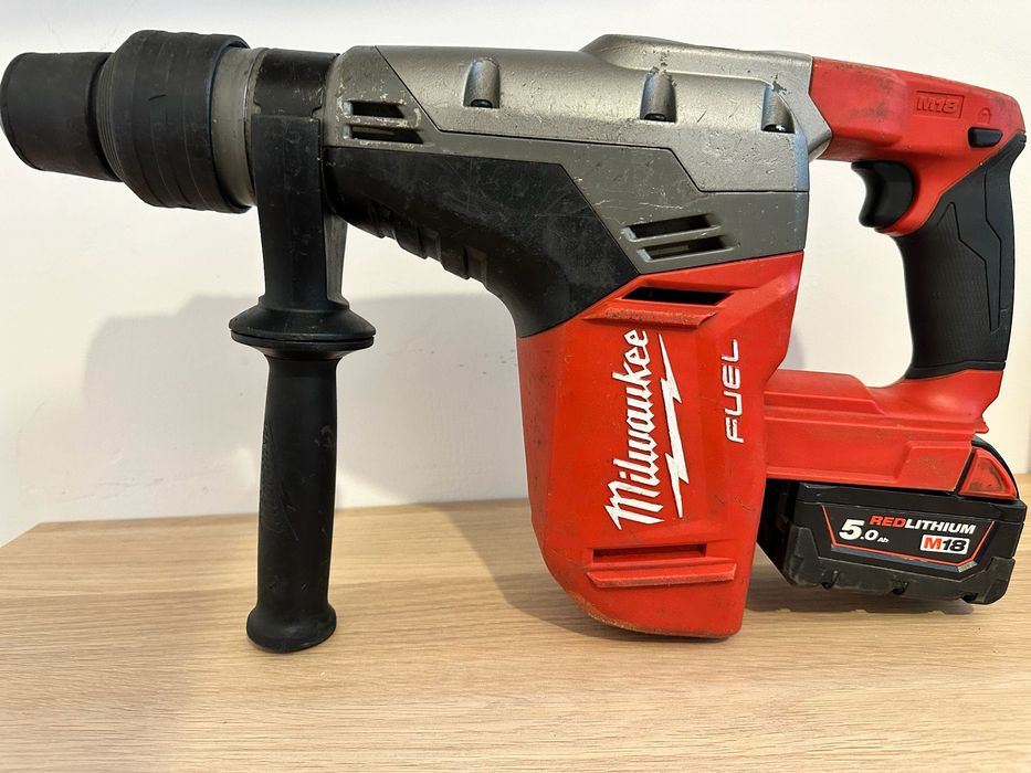Inchiriez Rotopercutor / Picamer cu acumulator Milwaukee M18CHM