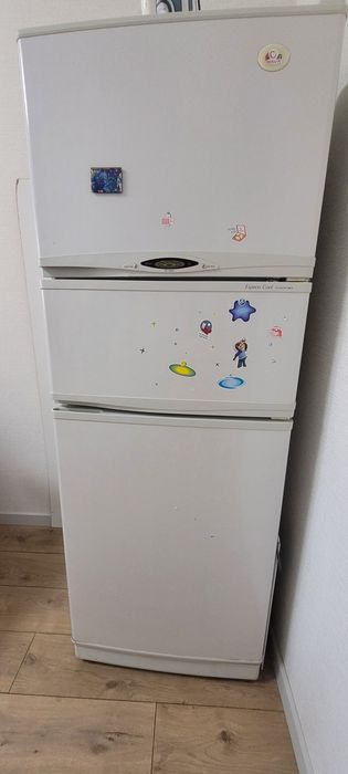 Холодильник бытовой LG