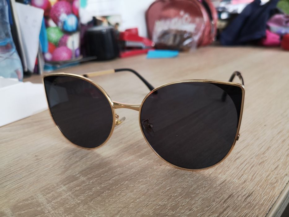 Ochelari de soare, model cat eye