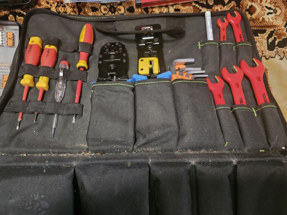 Vand geanta scule electrician complet utilata