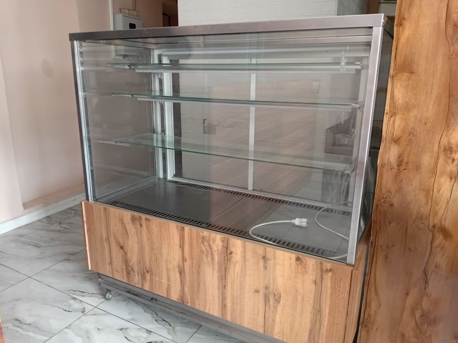 Ветрина холодильник сатылады