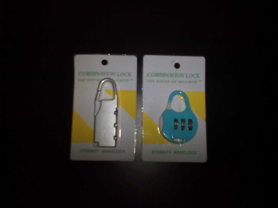 Фолио, коледни, ръкавици, магнит, део, фенерче и други...