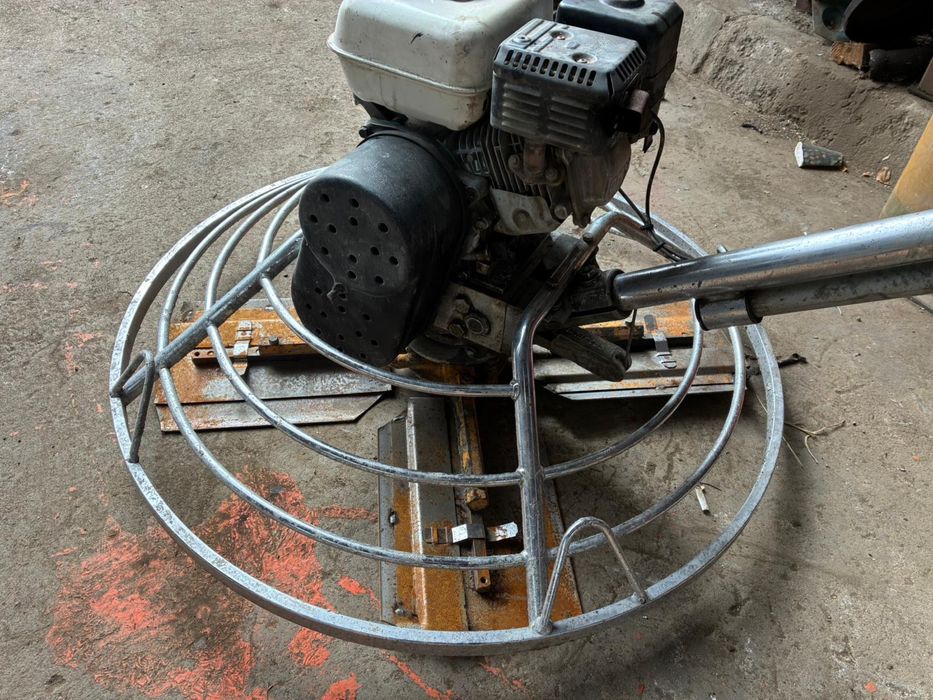 Elicopter pentru finisat beton armat