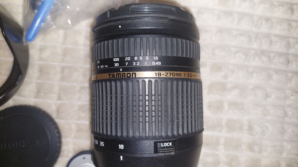 Aparat foto DSLR Canon 550D + obiectiv Tamron si accesorii complete