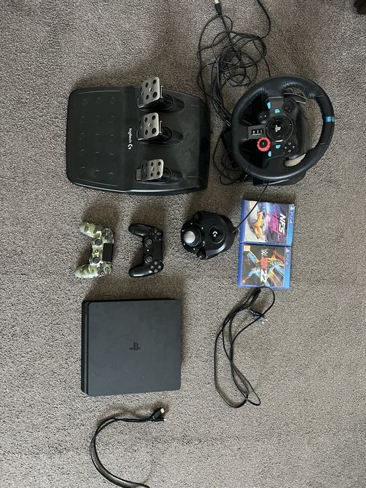 Vand ps4 slim 500gb cu volan si schimbator