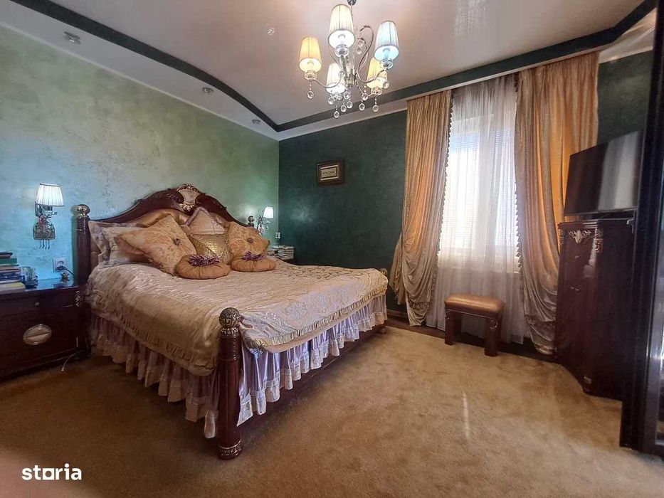 Vila individuala P+1+M cu curte spatioasa si piscina, zona foarte buna