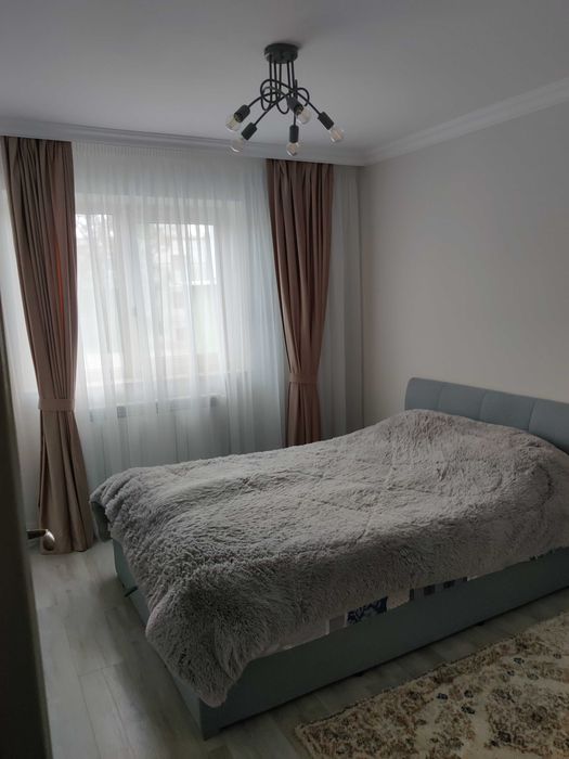 Inchiriez apartament 3 camere zona centrala Policlinica Areni mobilat